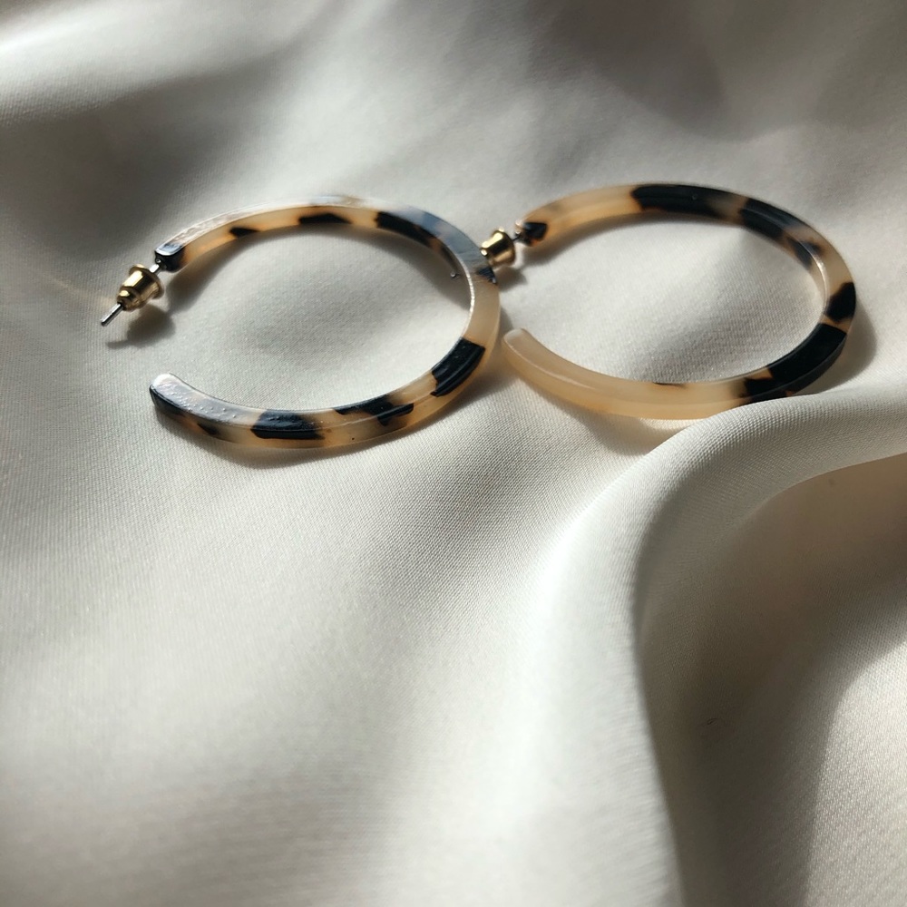 Leopard Pattern Hoop Earrings - Picture 3 of 7